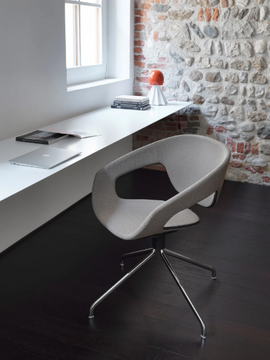 VAD GIREVOLE IMBOTTITA - Swivel upholstered trestle-based chair by Casamania & Horm - view 3